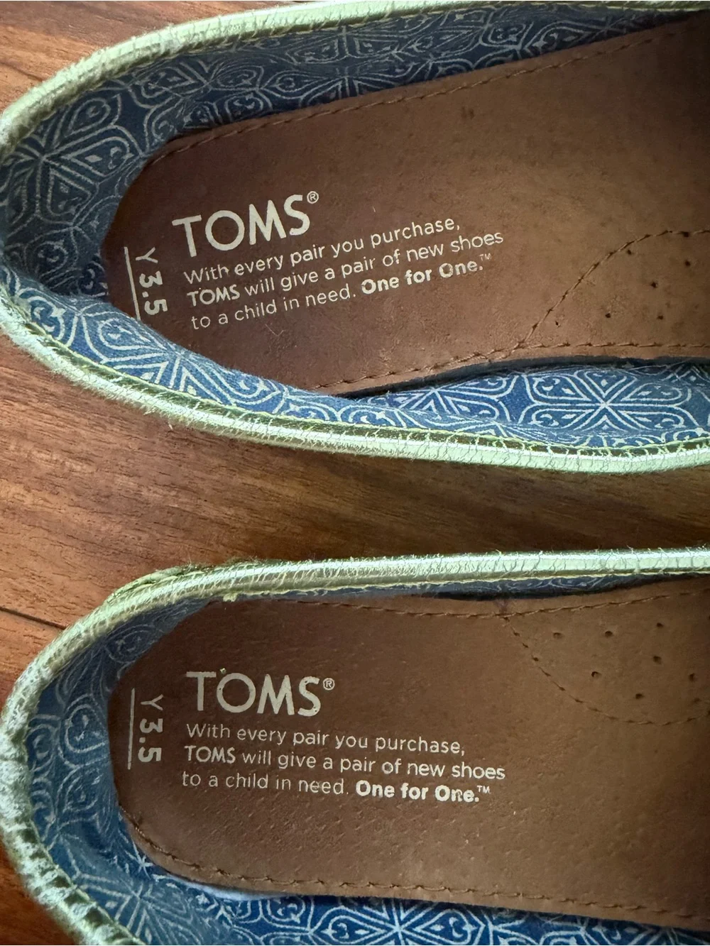 TOMS Kids Green Sparkle Slip-On Shoes Youth 3.5 Tinkerbell